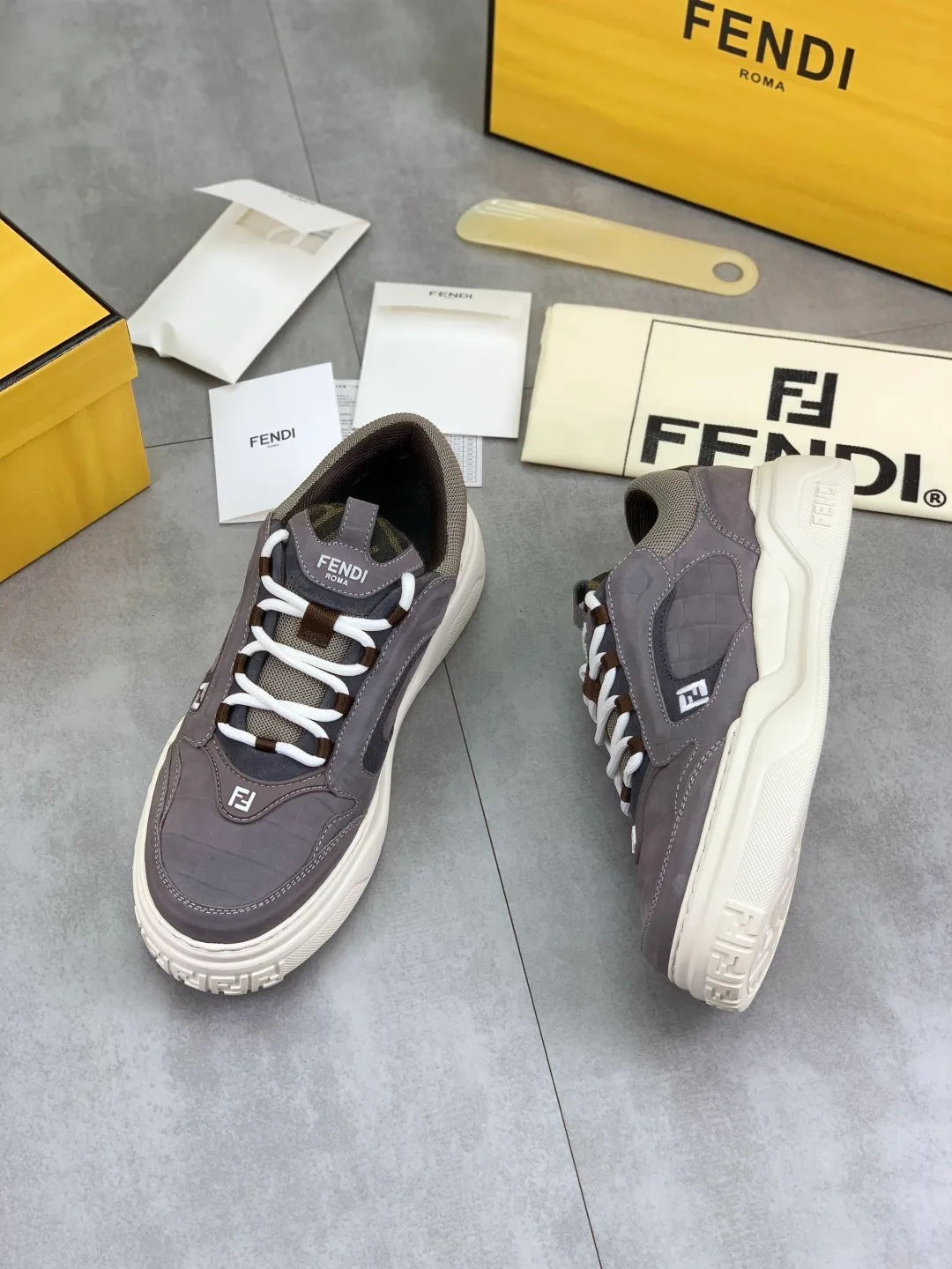 Men's Men's Shoes 💰P800 New Style 💰💎💎💎Summer Hot Style [FENDI Fendi] Top Version 🆕New slip-on sneakers, wavy soles engraved with original words. Embossed Fendi Flow lettering on the heel. The upper is made of high-end calfskin and breathable materials. Original lining with tone-on-tone details decorated with innovative handcrafting techniques. Ultra-light and wear-resistant TPU and IP foam soles, overall lightweight and comfortable. Size:39-44 (38 45 can be customized)
